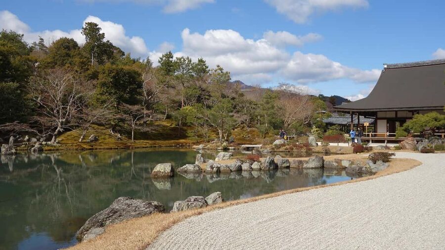 Osaka/Kyoto: Arashiyama, Nara Park, Fushimi Shrine Tour - Fushimi Inari and the red torii route