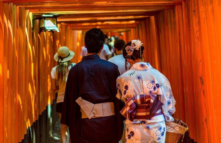 Osaka/Kyoto: Arashiyama, Nara Park, Fushimi Shrine Tour - Pickup points and the risk of missing the bus