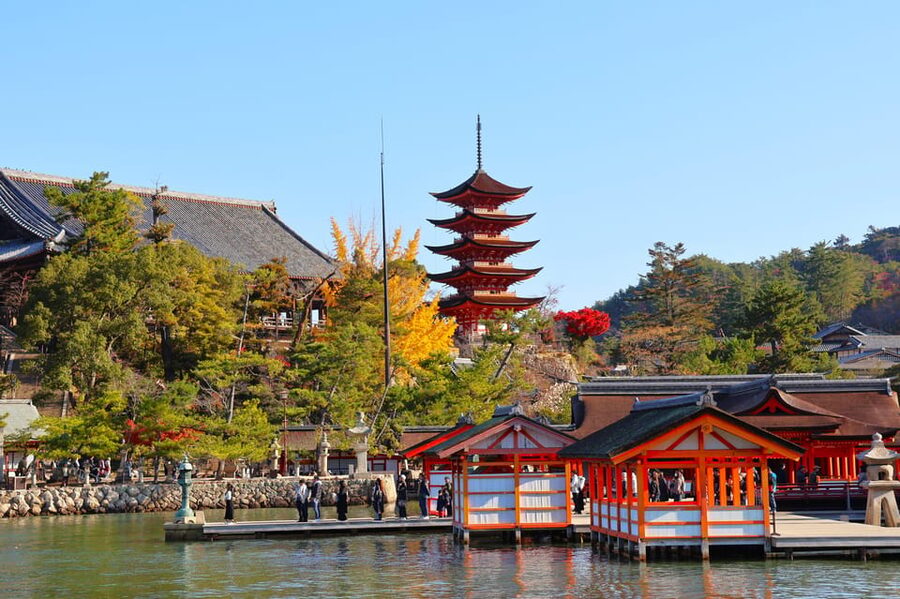 Osaka/Kyoto: Hiroshima Miyajima Bus Tour & Shinkansen Ticket - One hour at the Peace Memorial Museum