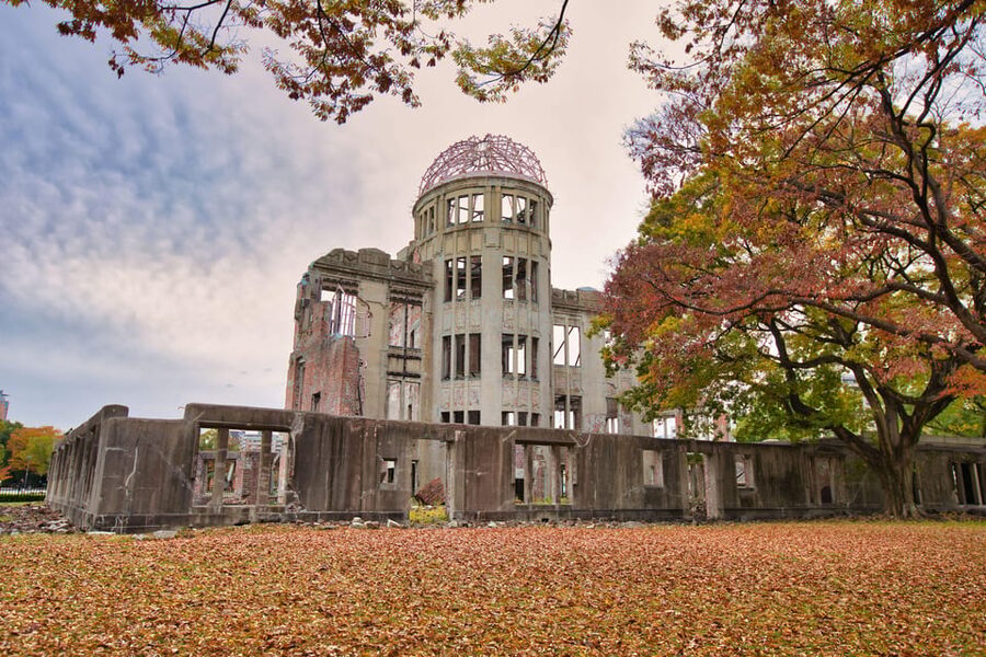Osaka/Kyoto: Hiroshima Miyajima Bus Tour & Shinkansen Ticket - Hiroshima okonomiyaki at lunch