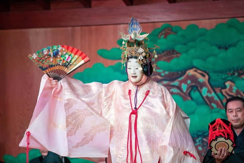 Osaka: Noh Performance with English Subtitles and Workshop - Why this Noh performance works for first-time viewers