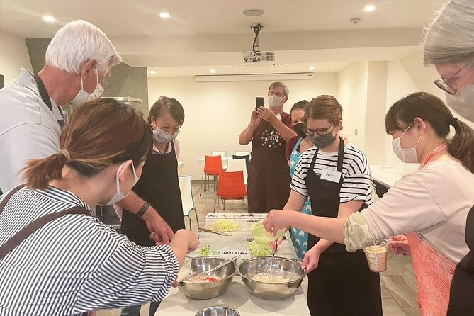 Osaka Okonomiyaki Cooking Experience! - Making your own Osaka-style pancake