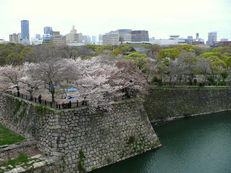 Osaka: Osaka Castle 3 hours Historical Walking Tour - Miraiza Osaka and a newer chapter of history