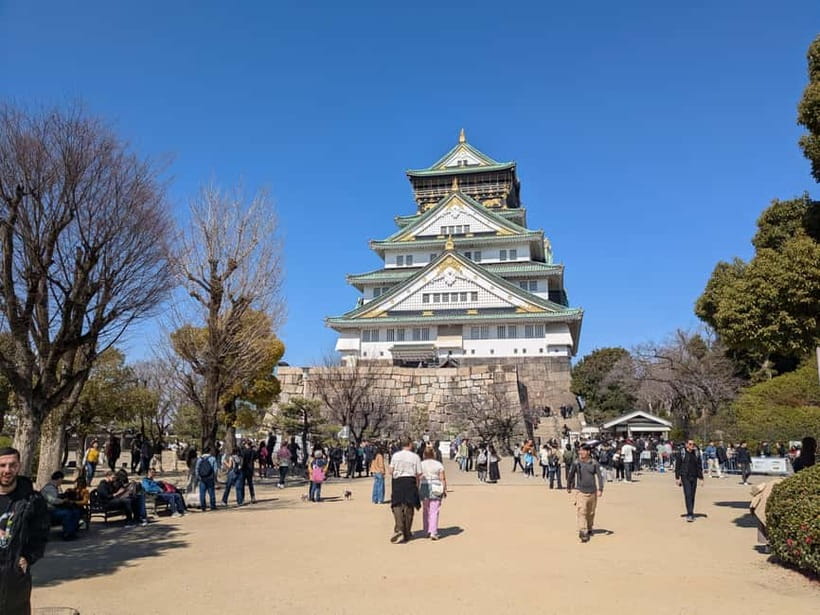 Osaka: Osaka Castle Guided Tour with Local Guide - How the guide changes the experience