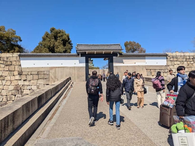 Osaka: Osaka Castle Guided Tour with Local Guide - Who should book this Osaka Castle tour?