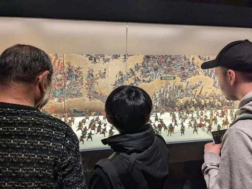 Osaka: Osaka Castle Guided Tour with Local Guide - Meeting beside the main building
