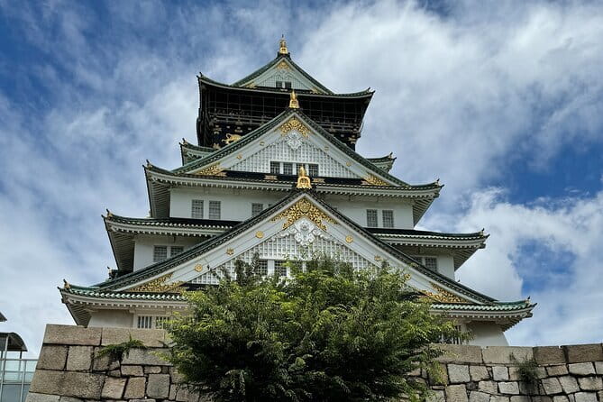 Osaka: Osaka Castle Tower Private Guided Tour in 90 Minutes - Toyotomi Hideyoshi and the castle’s purpose