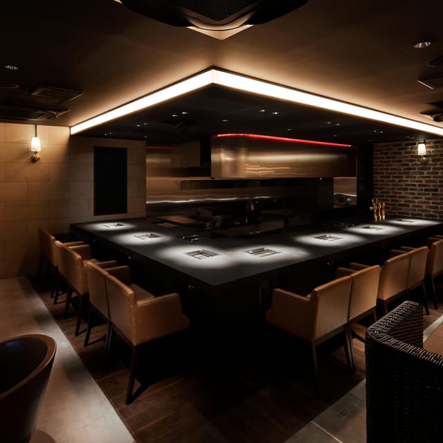 Osaka: Premium Wagyu Yakiniku at Nikuoroshi Mannoya Bettei - What the two-hour meal includes