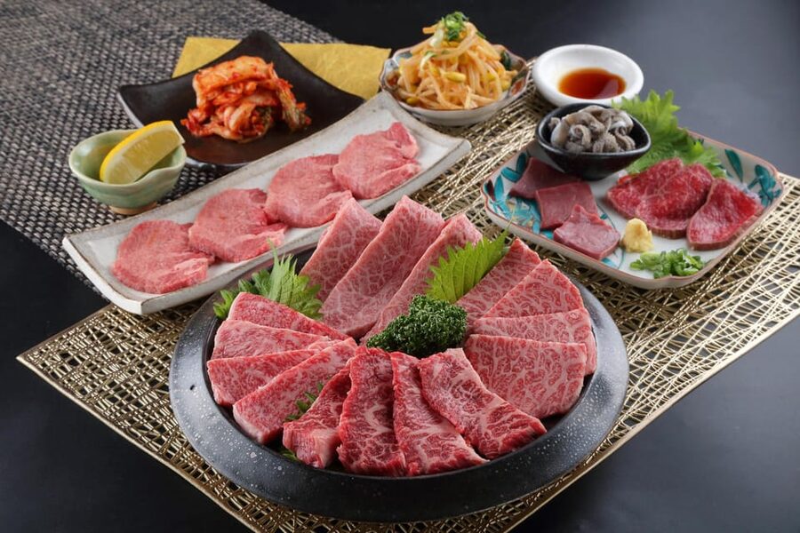 Osaka: Premium Wagyu Yakiniku at Nikuoroshi Mannoya Bettei - Choosing between the three Wagyu courses