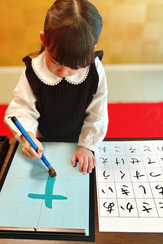 Osaka: Private Japanese Calligraphy Experience - Photography, pacing, and practical comfort