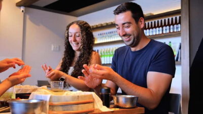 Roll and Authentic Sushi Making Class in Dotonbori