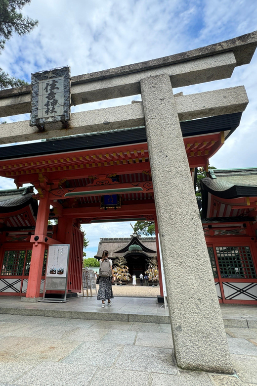 Osaka: Sumiyoshi, Osaka's Most Iconic Shrine - Private Tour - Walking through an old shrine style