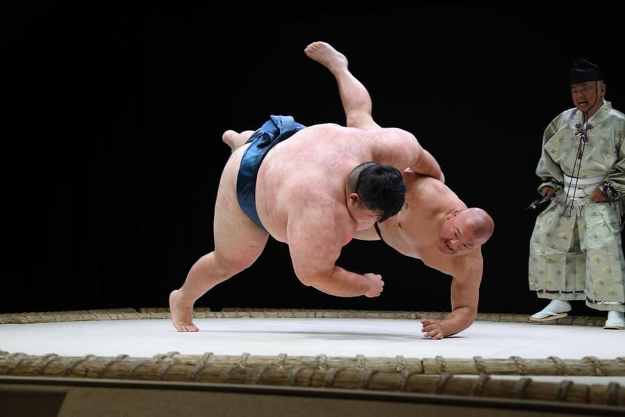 Osaka: Sumo Stage Show with Bento or Snack + Fight & Photo - Learning the Rules Before the Matches