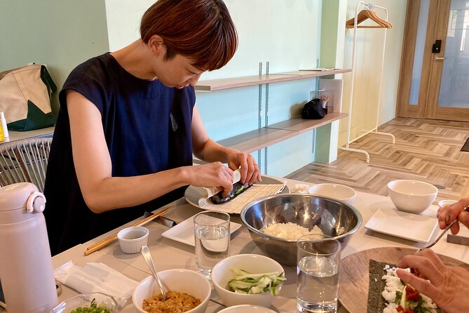 Osaka Sushi Cooking Class - Shaping nigiri with your own hands