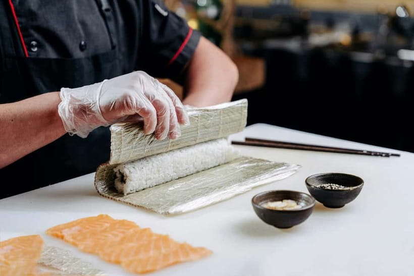 Osaka: Sushi Making Class and Dotonbori Food Tour - Why Dotonbori Works Better With a Guide