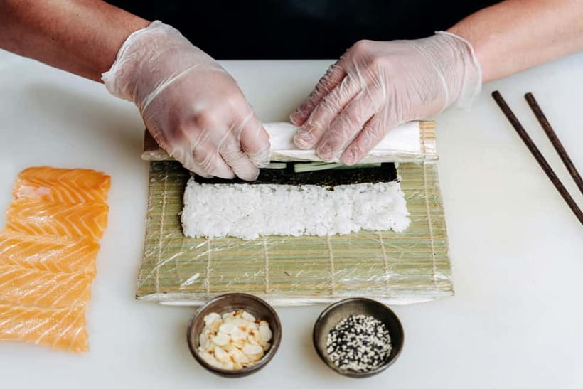 Osaka: Sushi Making Class and Dotonbori Food Tour - What the 4.7 Rating Tells You