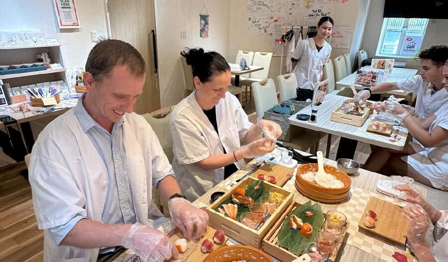 Osaka: Sushi Making in Spacious Studio (SAME-DAY OK!) - Nigiri, gunkan, rolls, and temari sushi