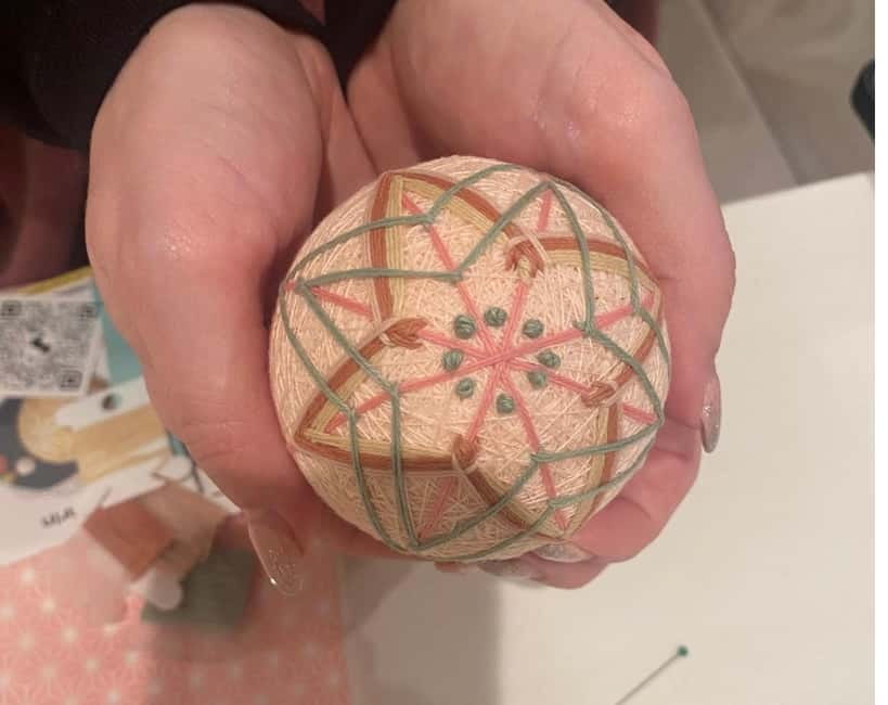 Osaka: Temari Embroidery Workshop - Learning the first stitches with the instructor