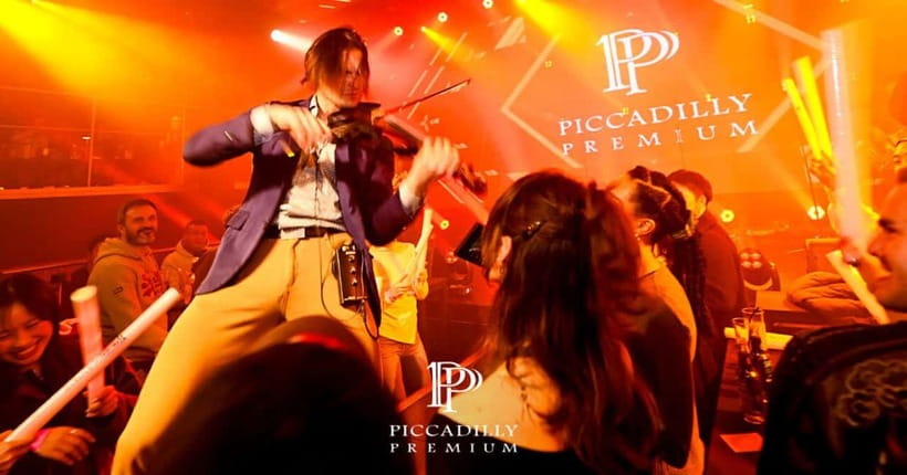 Osaka Umeda:PICCADILLY LIVE SHOW & NIGHTCLUB TICKET & Shisha - Karaoke on a real stage
