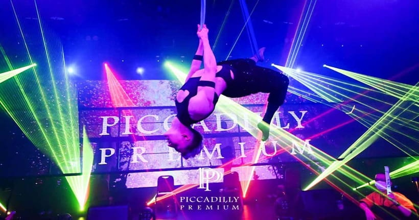 Osaka Umeda:PICCADILLY LIVE SHOW & NIGHTCLUB TICKET & Shisha - Age rules and the passport requirement