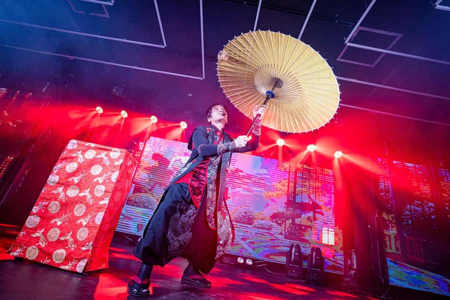OSAKA VARIETY ACT SHOW - Six performers, one changing lineup