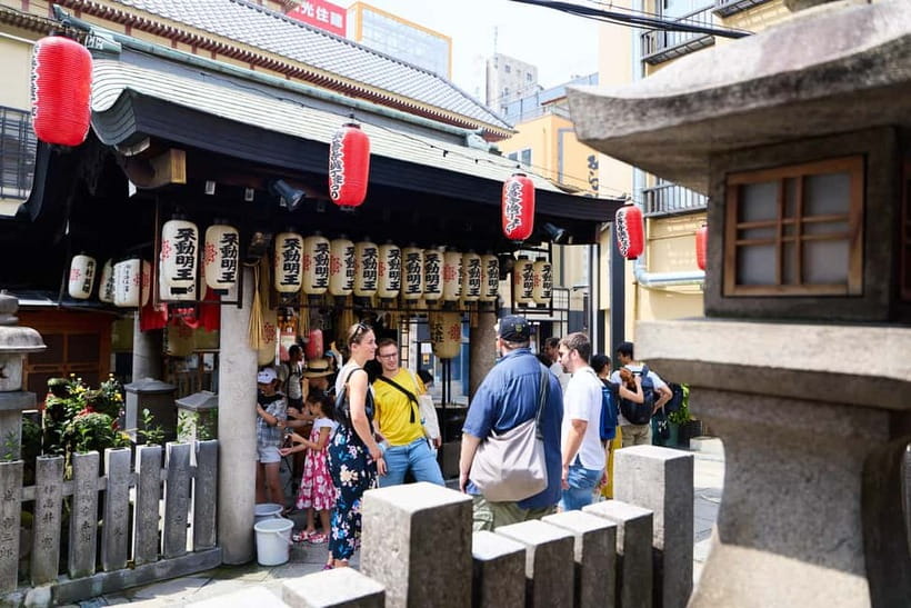 Osaka: Walking Tour to Local Gems, Food & Culture - Guide quality and what the feedback tells you