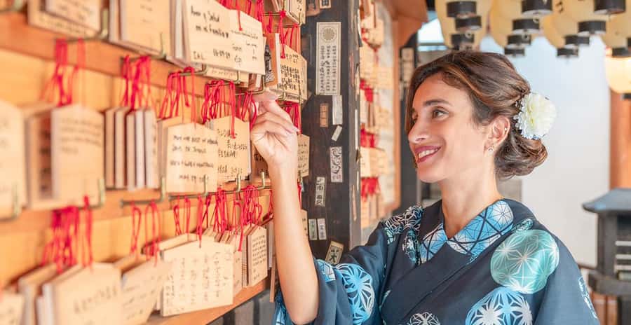 Osaka: Yukata Rental 90mins Plan for Adults - Daylight Walks or Osaka Night Lights