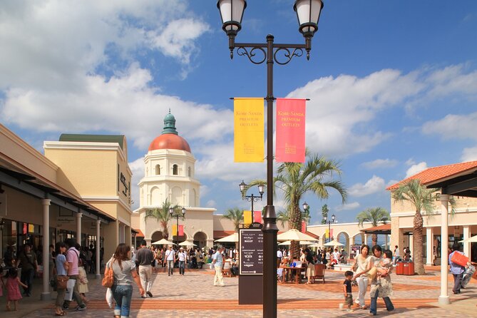 Play with Snow Crab Buffet Lunch and Strawberry Picking Bus Tour - Two hours at Kobe-Sanda Premium Outlets