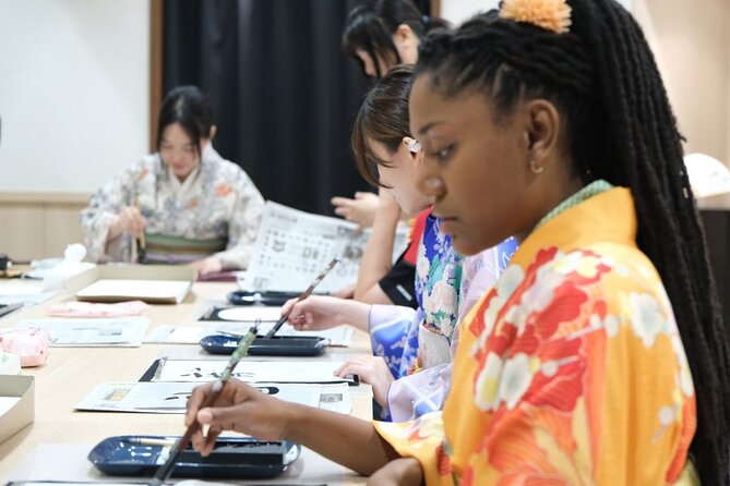 Premium Kimono Dressing, Tea Ceremony, Calligraphy, Samurai show - Kimono dressing with an explanation of each layer