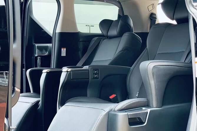 Private arrival transfer from Osaka Itami International airport to Kyoto City - The ride itself, from sedan to nine-passenger van