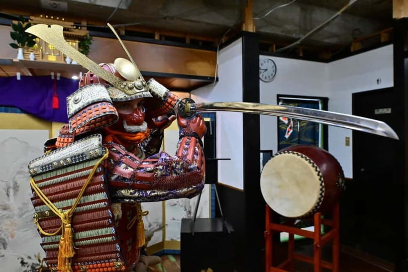 Samurai Armor & Sword experience with phot near Osaka Castle - Learning sword etiquette and Bushido manners