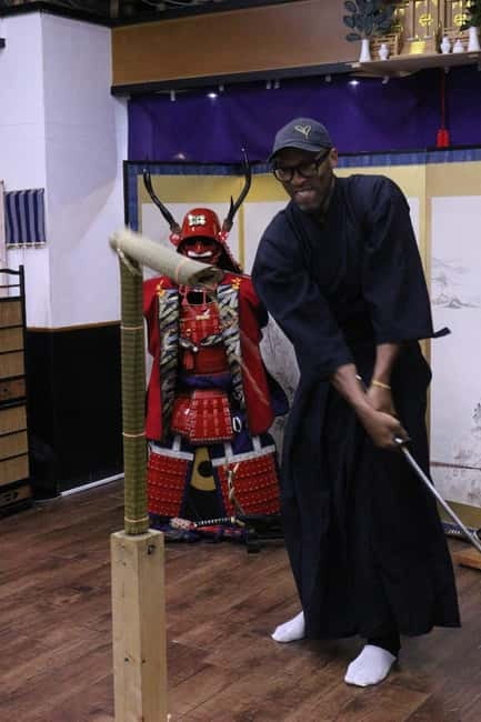 Samurai Armor & Sword experience with phot near Osaka Castle - Practicing battou, chiburui, and nottou