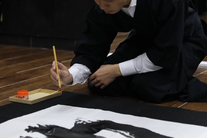 Samurai Calligraphy:Final brushstrokes of a lifetime before a War - Choosing a final character before war