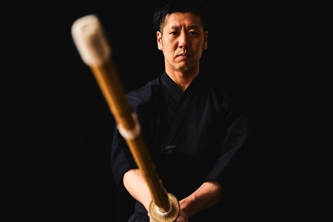 Samurai Training Experience KENDO in Osaka - Learning stance, footwork, and basic strikes