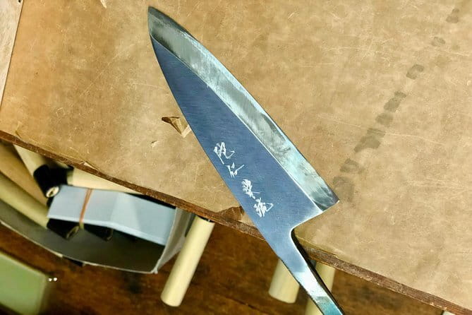Sharpen Japanese Knives in Osaka - The strongest part is the human instruction