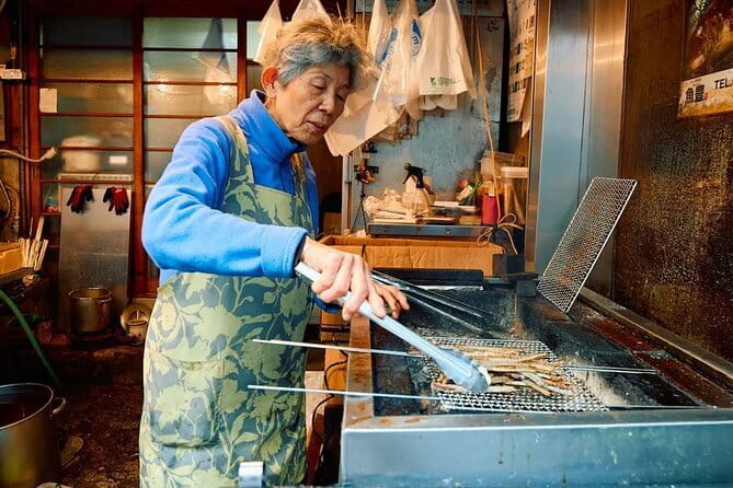 Umami Town Street Food Tour - Tasting your way through Kuromon Market
